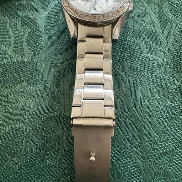 Silver diamond fossil watch - Picture 4 of 5